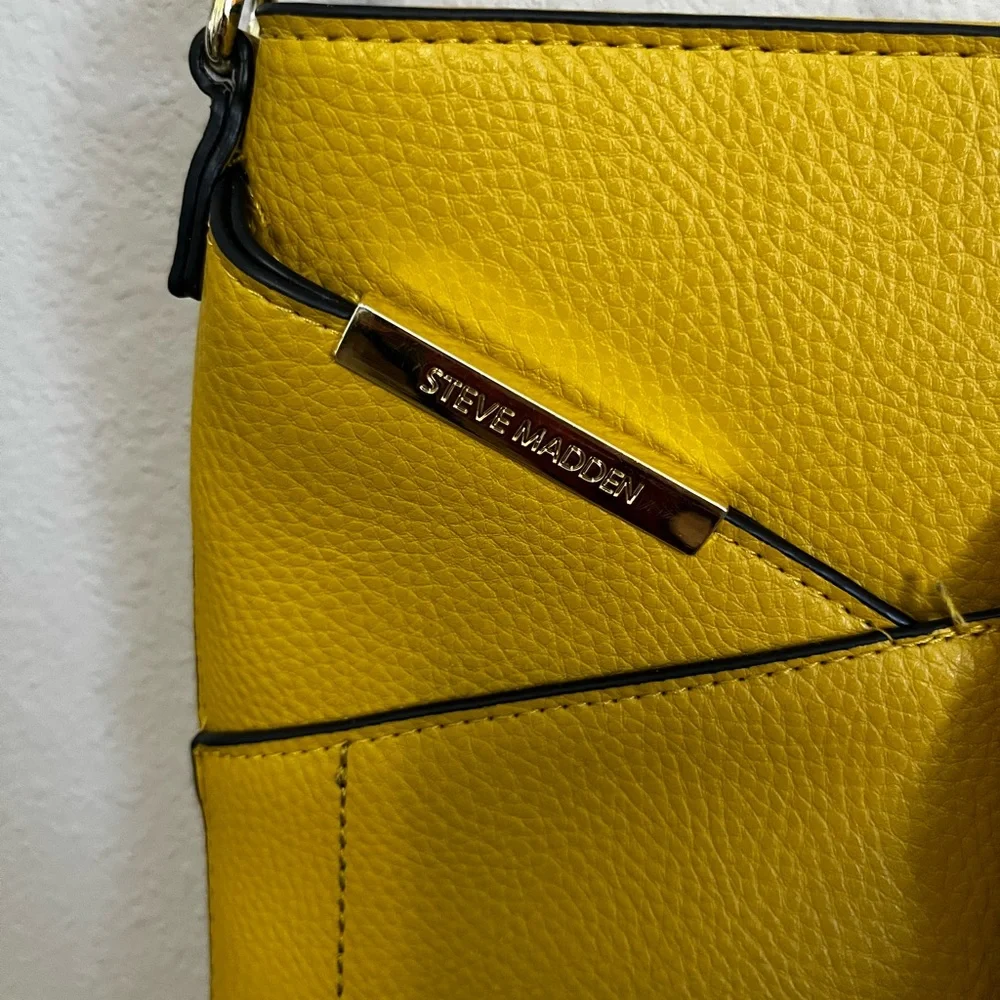 Steve Madden mustard yellow pebbled faux leather‎ crossbody bag minimalist